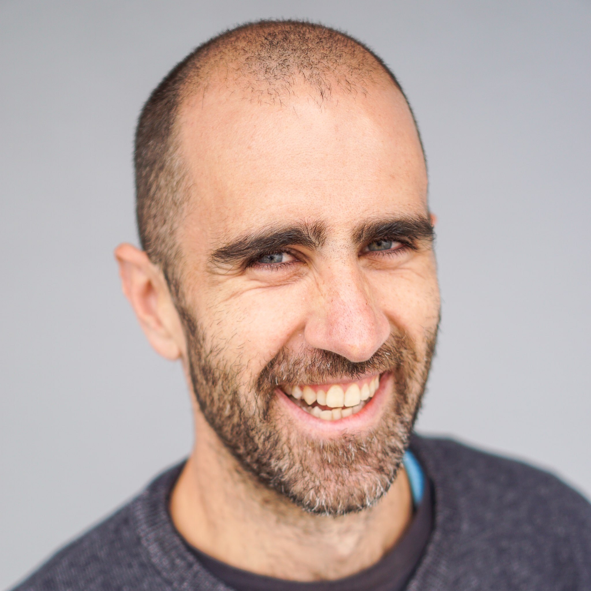 Hi, ich bin Viktor Hi, ich bin Viktor, dein Copywriter für Landing Pages und Sales Pages